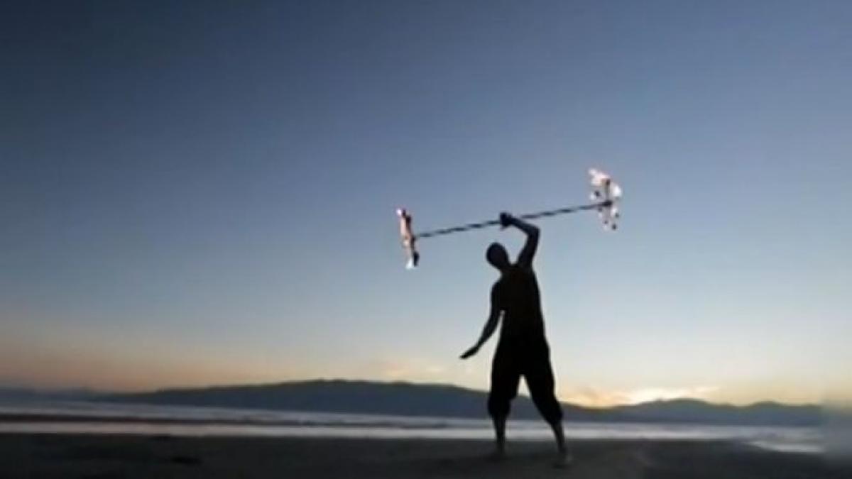 omul care dreseaza focul jonglerii