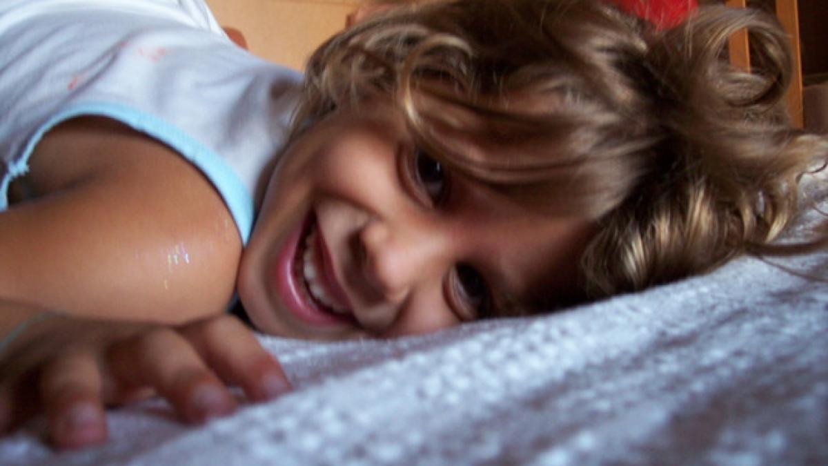 copiii au fost intrebati ce este dragostea cand mami il vede pe tati pe toaleta si