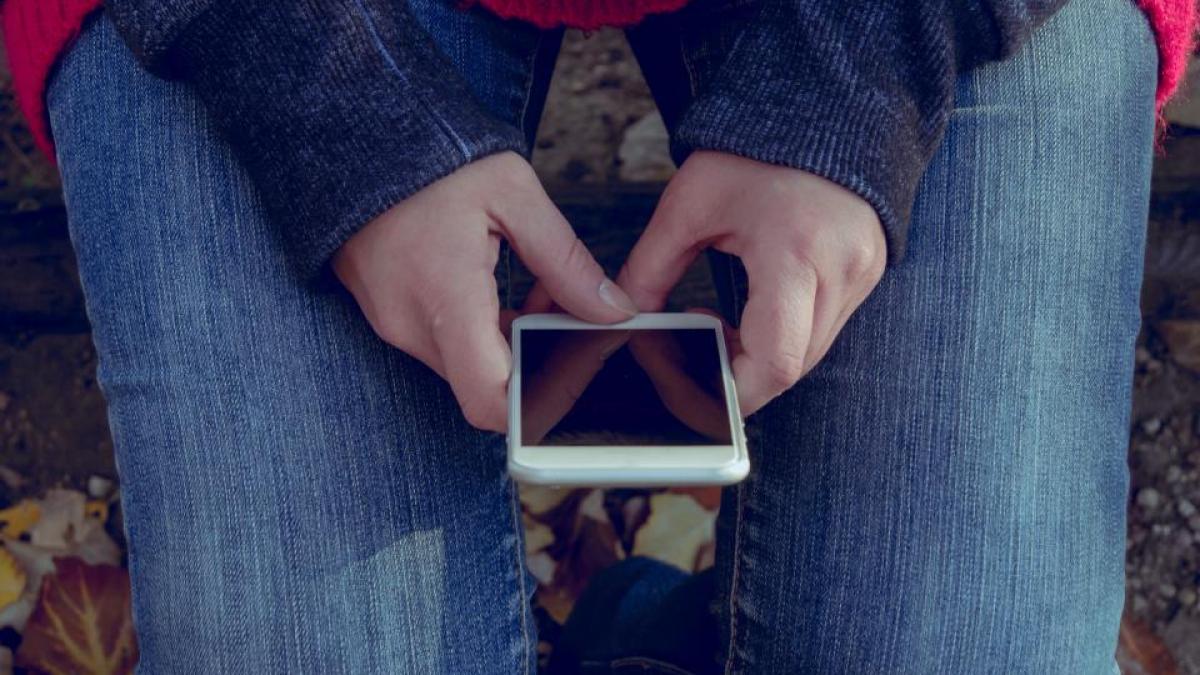 copil dependenta smartphone