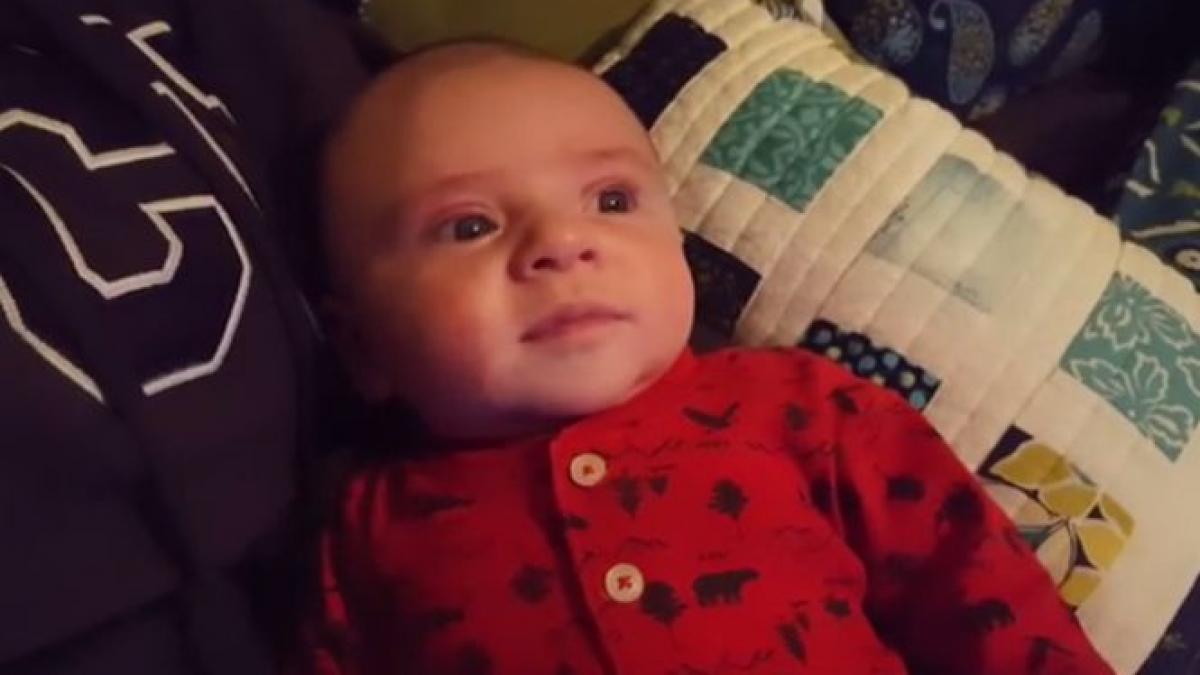 reactia geniala a unui bebelus care aude melodia din star wars