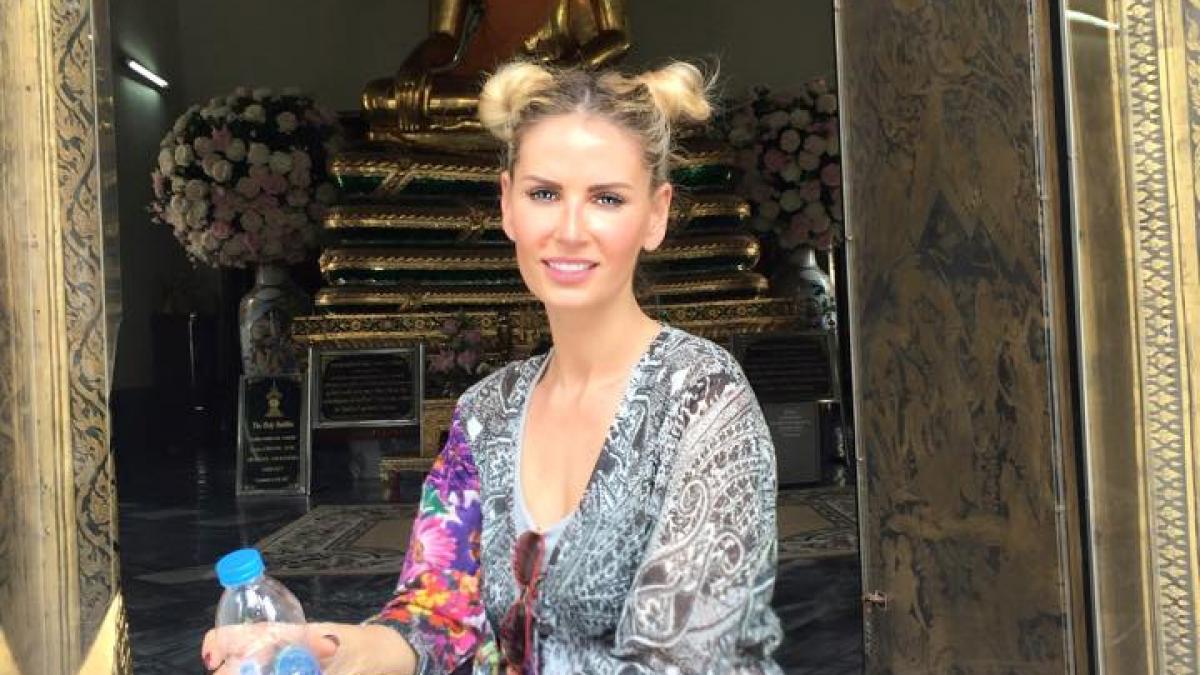 andreea banica inchisa in casa