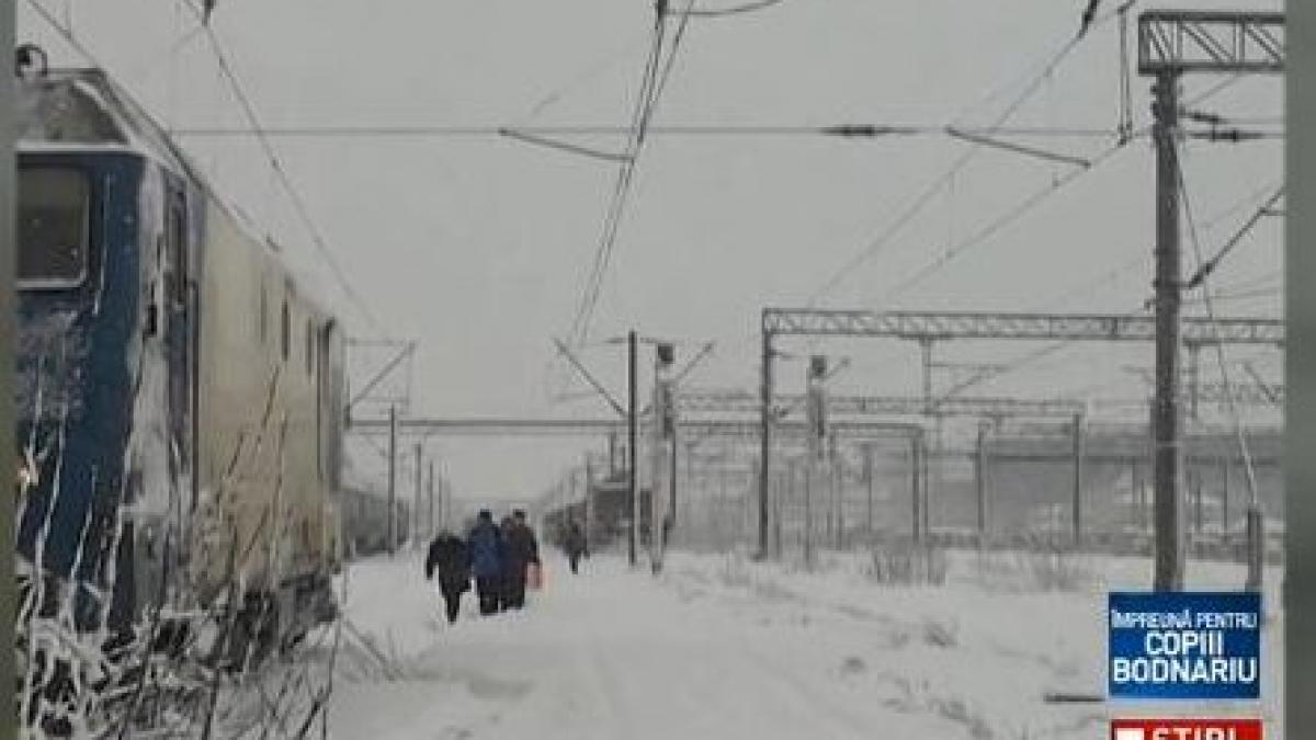 imagini cale ferata pasageri viscol