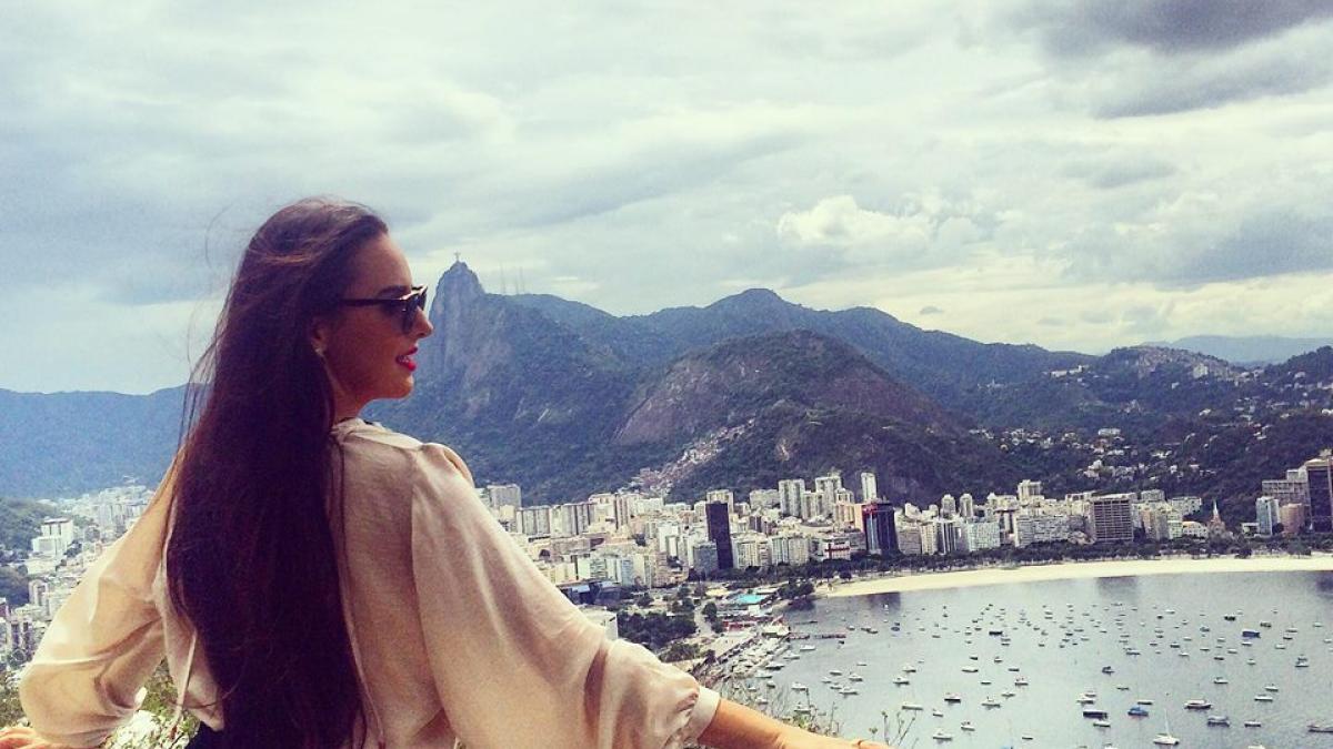 viata la inaltime a unei tinere din transilvania care isi traieste visul la dubai