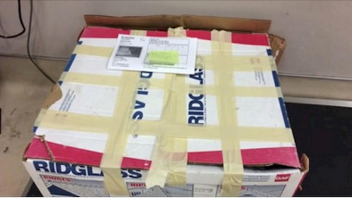 au deschis cutia si au fost socati de ce au vazut un miros puternic si neplacut venea dinauntru