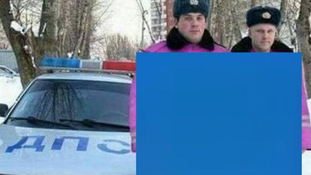 imaginea dementiala publicata de marian godina cum au aparut pe strada doi politisti