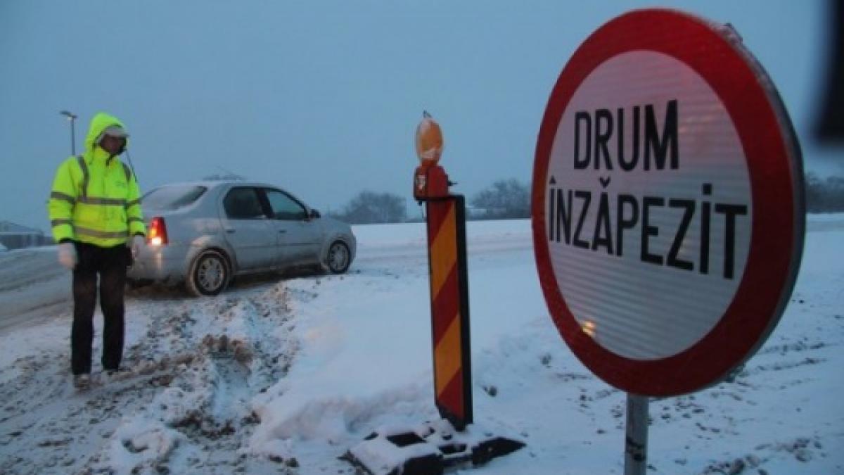 onstanta patru drumuri nationale si zeci de drumuri judetene si comunale inchise in continuare