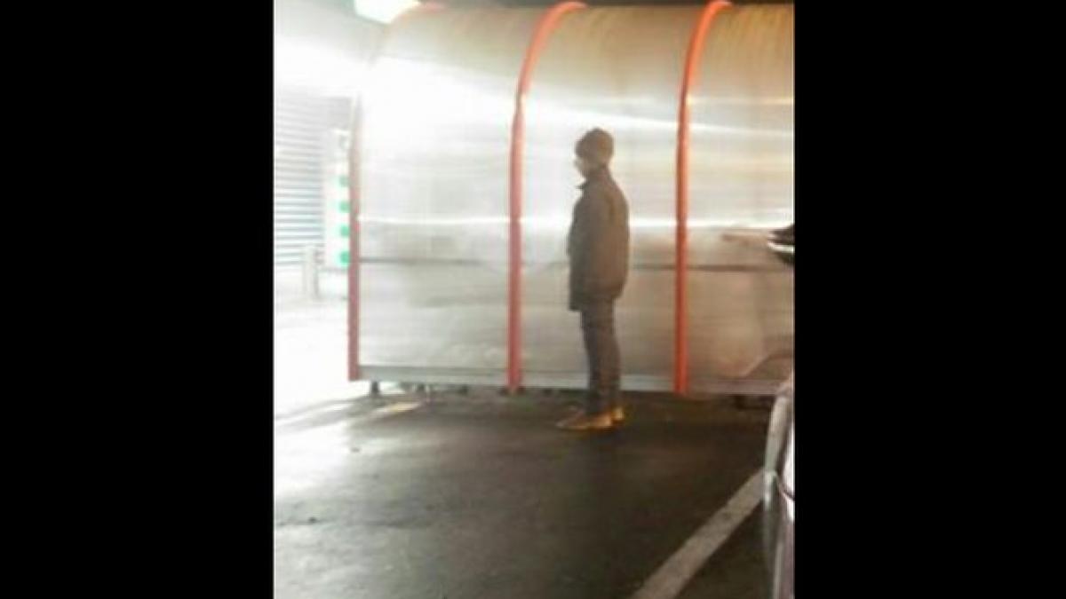 el este andrei locuieste cu bunica si sora lui sub un pod din dristor imaginea care a impresionat