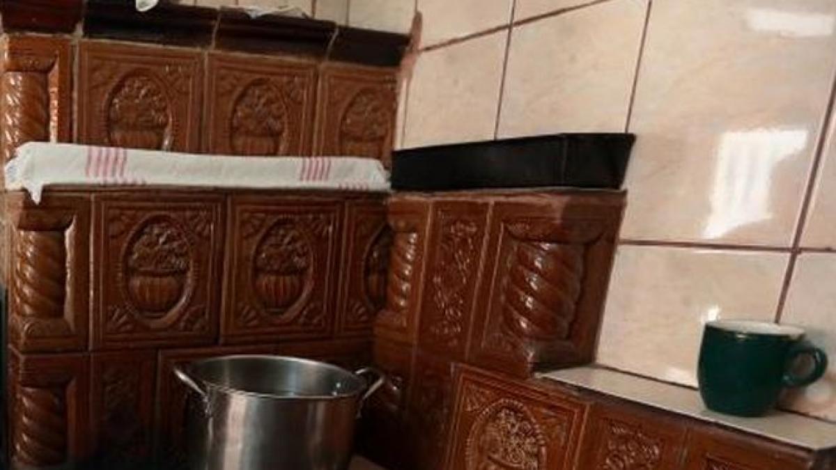 o fata din satu mare a aruncat benzina in soba