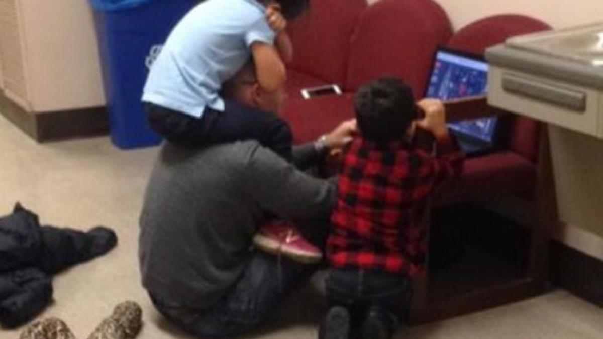 s a prezentat la examen cu cei doi copii ai sai