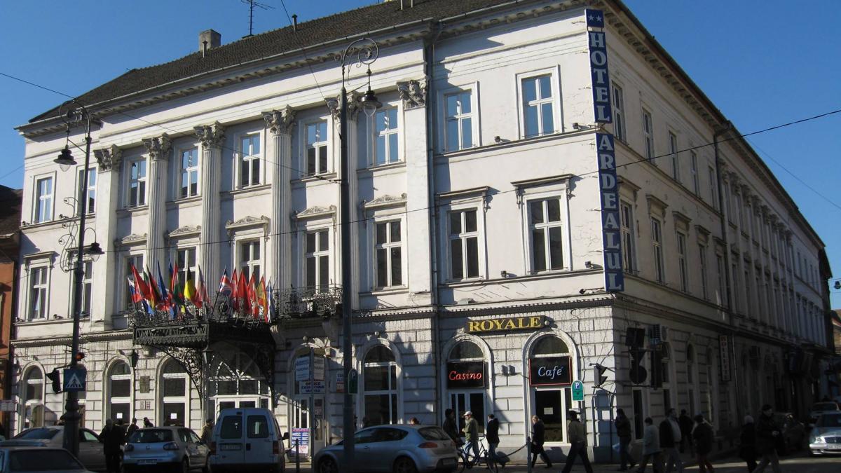 se vinde ardealul hotelul este un monument istoric ce i a gazduit pe cosbuc caragiale enescu sau