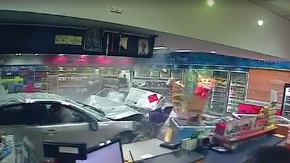 accident socant la o benzinarie o femeie a fost la un pas de a sfarsi strivita de o masina scapata