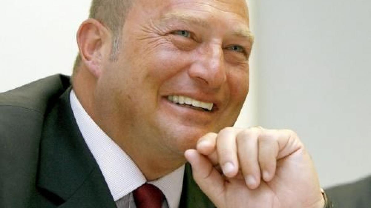 a murit patronul arctic