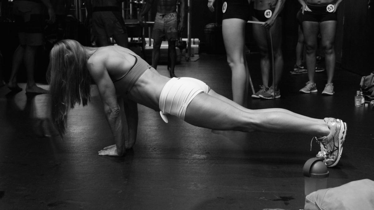 corpul ei perfect i a innebunit pe barbati se intalneste cu tineri de 20 de ani nimanui nu i vine