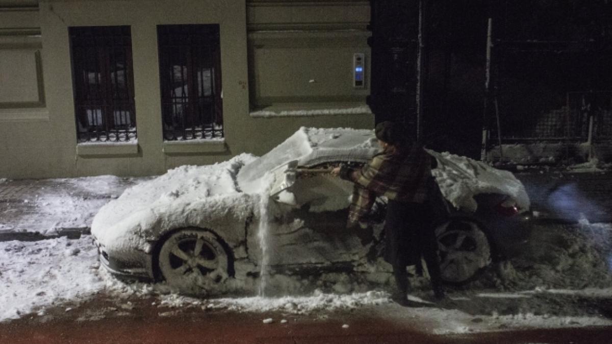 cum a incept sa isi deszapezeasca tipa asta masina de zeci de mii de euro toti cei care au vazut o