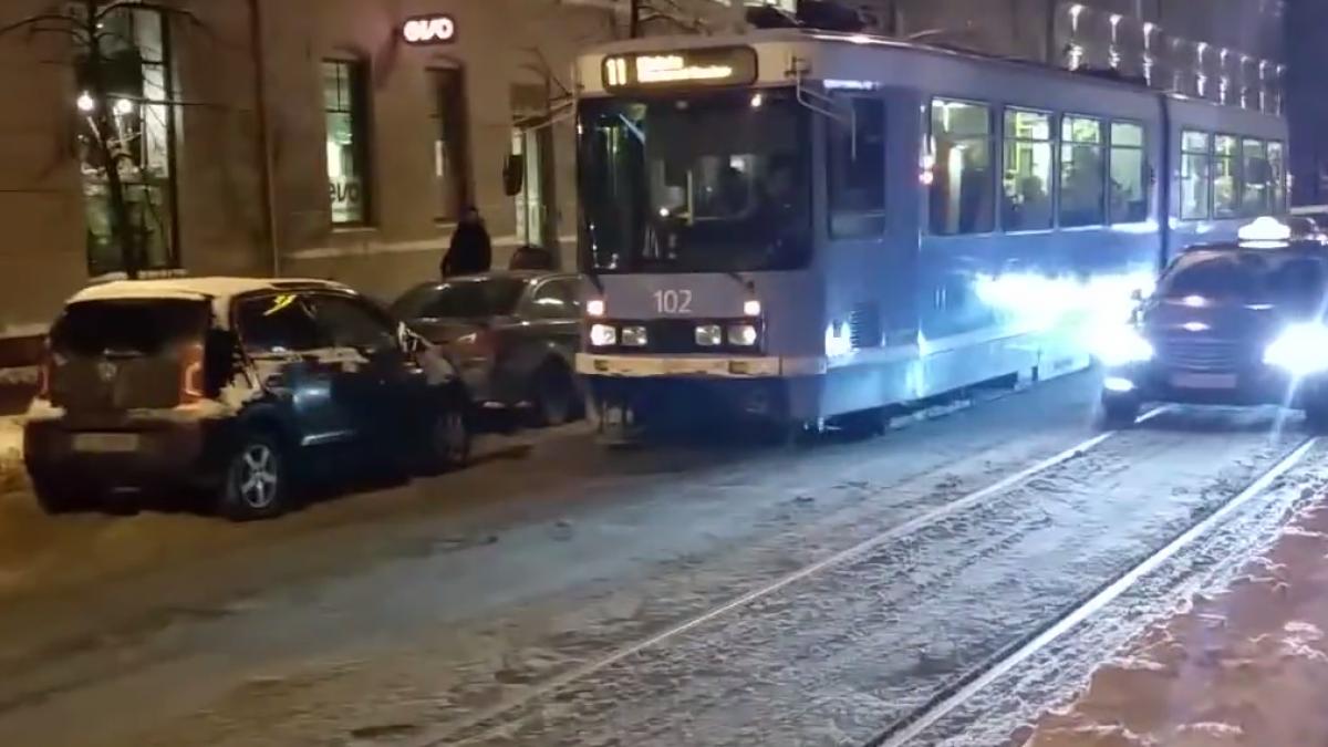 o masina blocheaza calea tramvaiului cum reactioneaza norvegienii