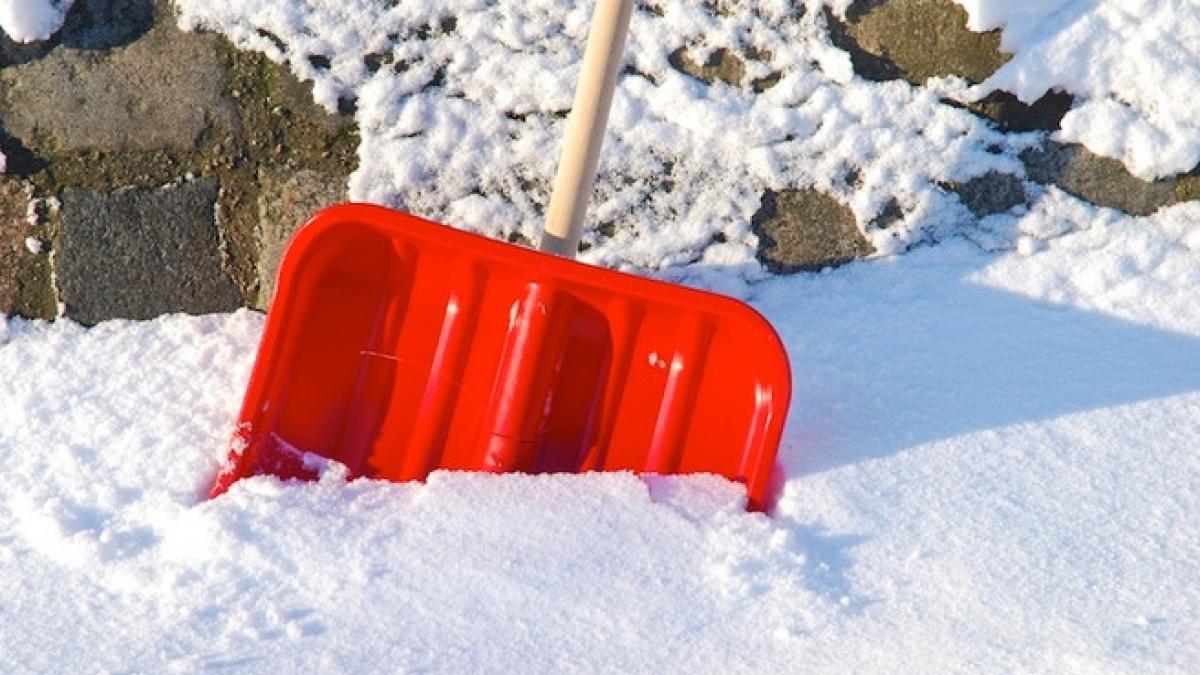 de ce mor unii oameni in timp ce curata zapada explicatia oamenilor de stiinta