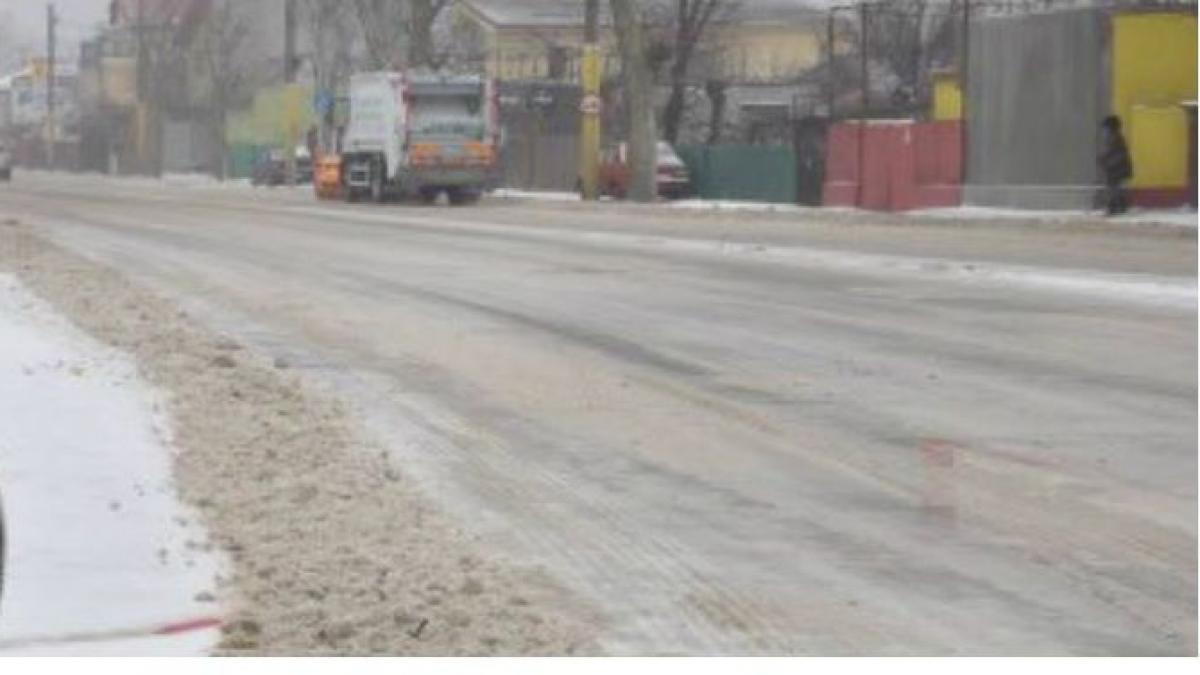 deszapezire facuta in bataie de joc un sofer a filmat cum e curatata o sosea si a postat imaginile