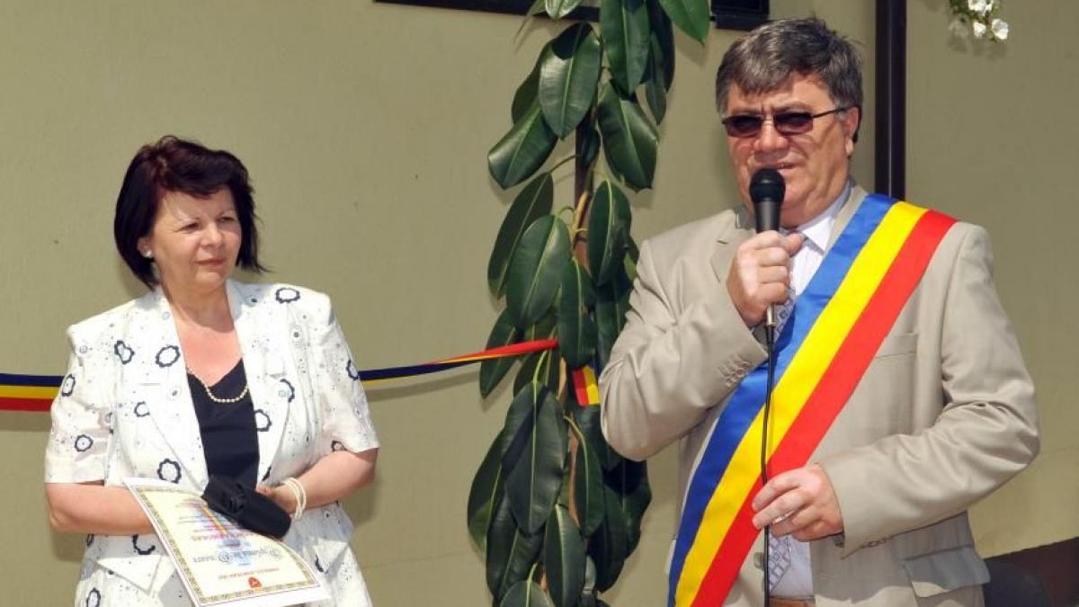 primarul si viceprimarul din orasul harlau retinuti pentru 24 de ore