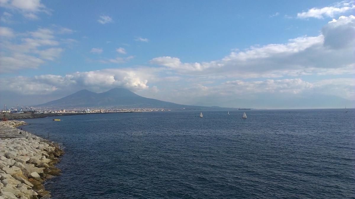 napoli bomba eruptie vulcan vezuviu