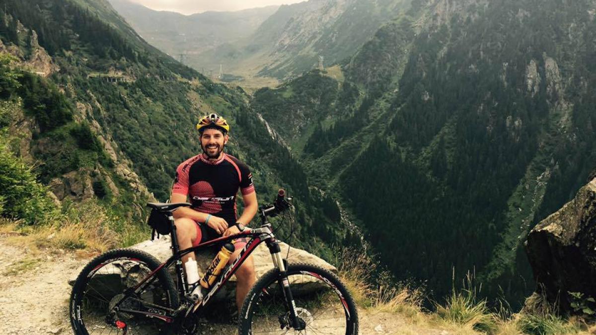 a aparut duminica in fata clubului colectiv trecatorilor nu le a venit sa creada ca e el