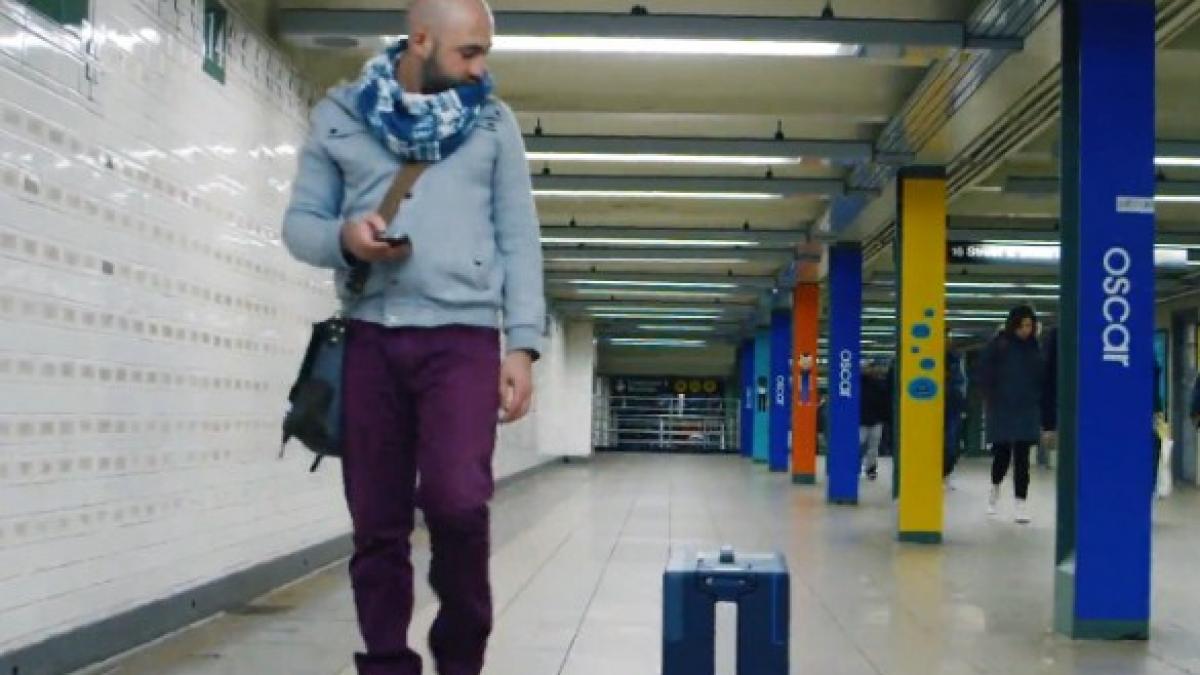 valiza inteligenta care isi urmeaza singura proprietarul