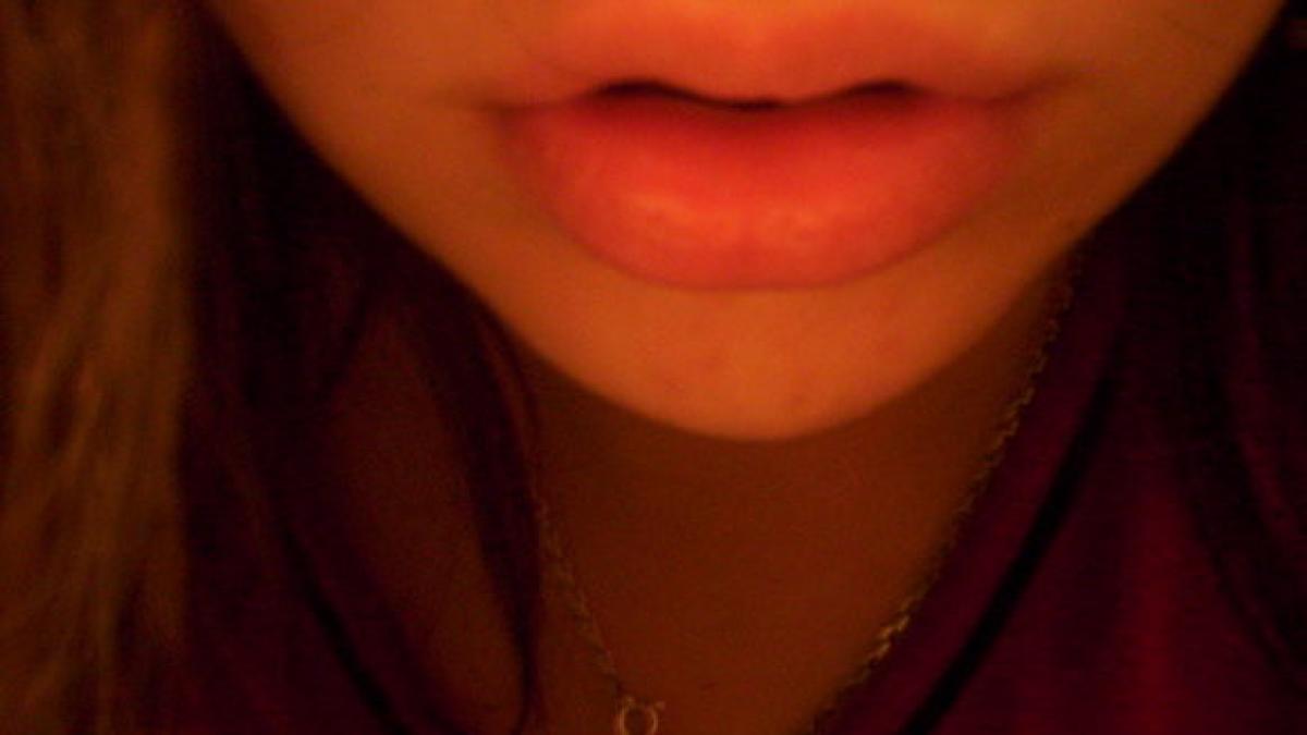 a mangaiat o si a simtit ca ceva e in neregula dupa doua saptamani fata a ajuns la o clinica