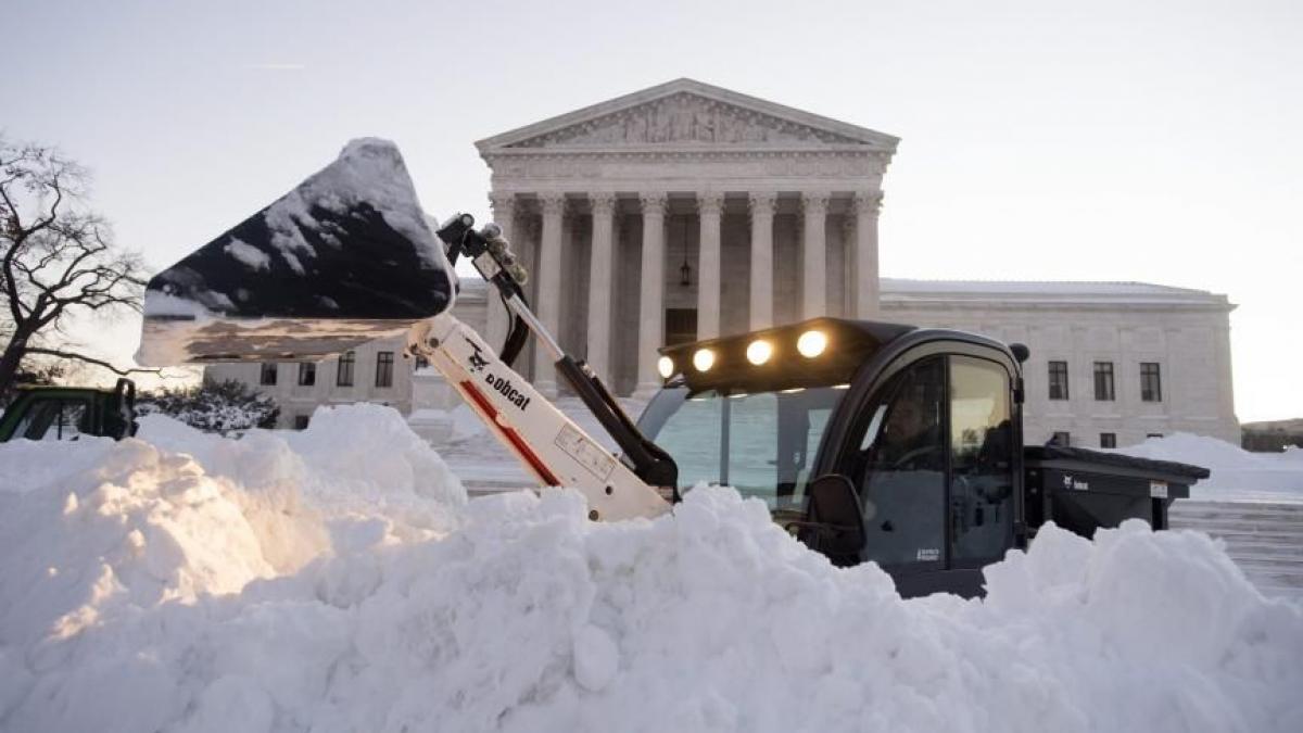 cand toti se baricadeaza in case cativa americani au curajul sa faca asta