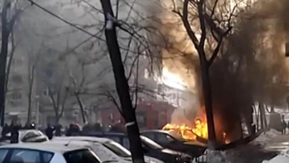 panica in bucuresti trei masini au luat foc in parcarea unui bloc