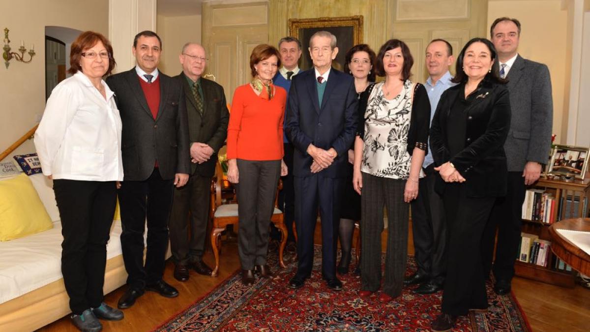 regina ana la o clinica pentru teste medicale cele mai recente fotografii si informatii despre