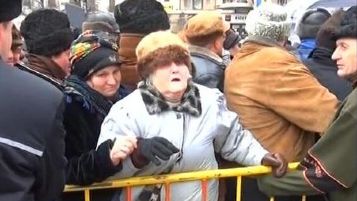 zeci de batrani risca sa ajunga in strada