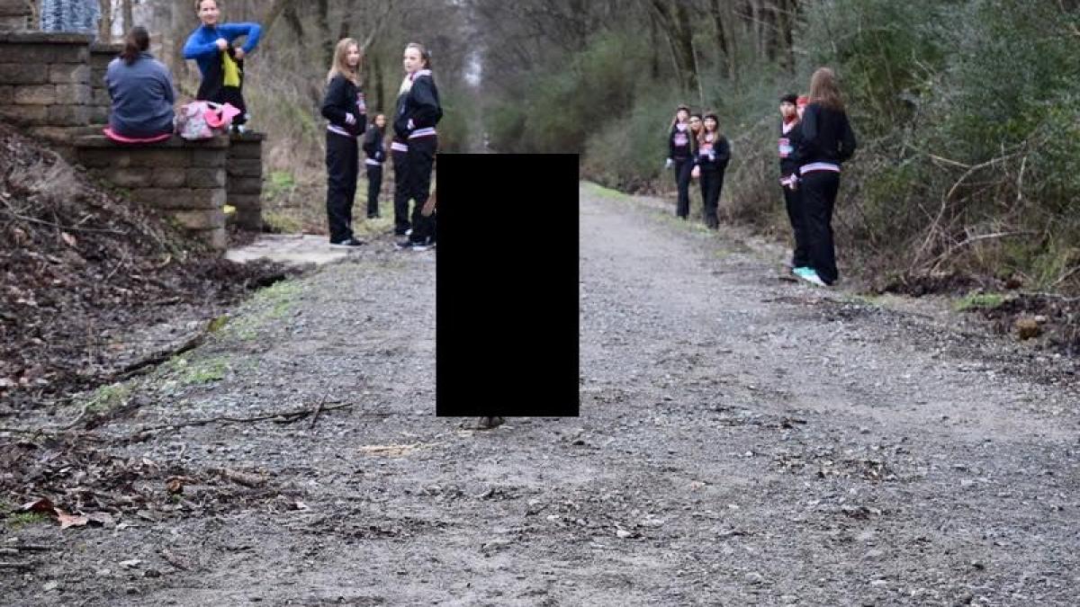 aparitie surpriza la un maraton toti s au grabit sa o fotografieze cand a ajuns la linia de finish