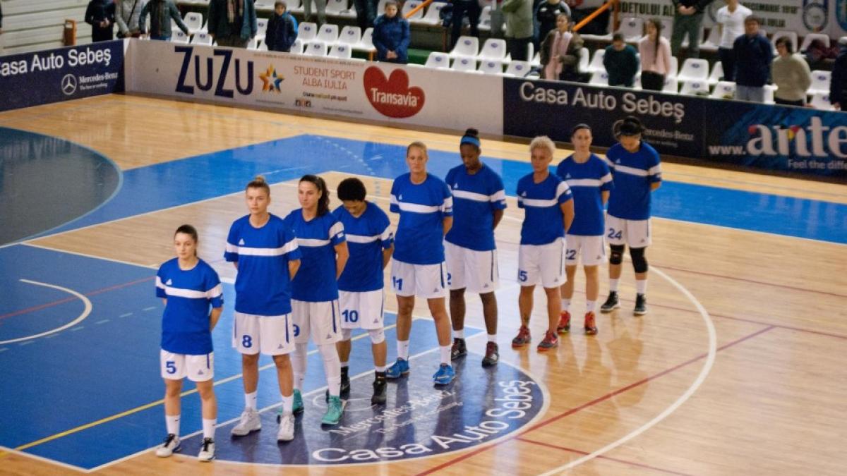 imnul national interzis amenda