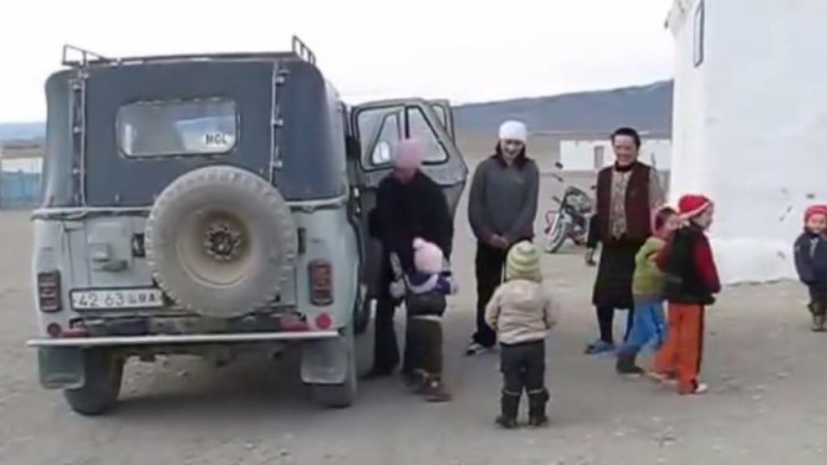 viral elevi scoala masina mongolia