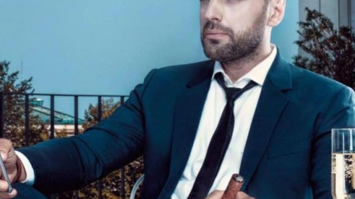 ce se pregatea sa faca fondatorul trupei parazitii inainte de a fi saltat de mascati