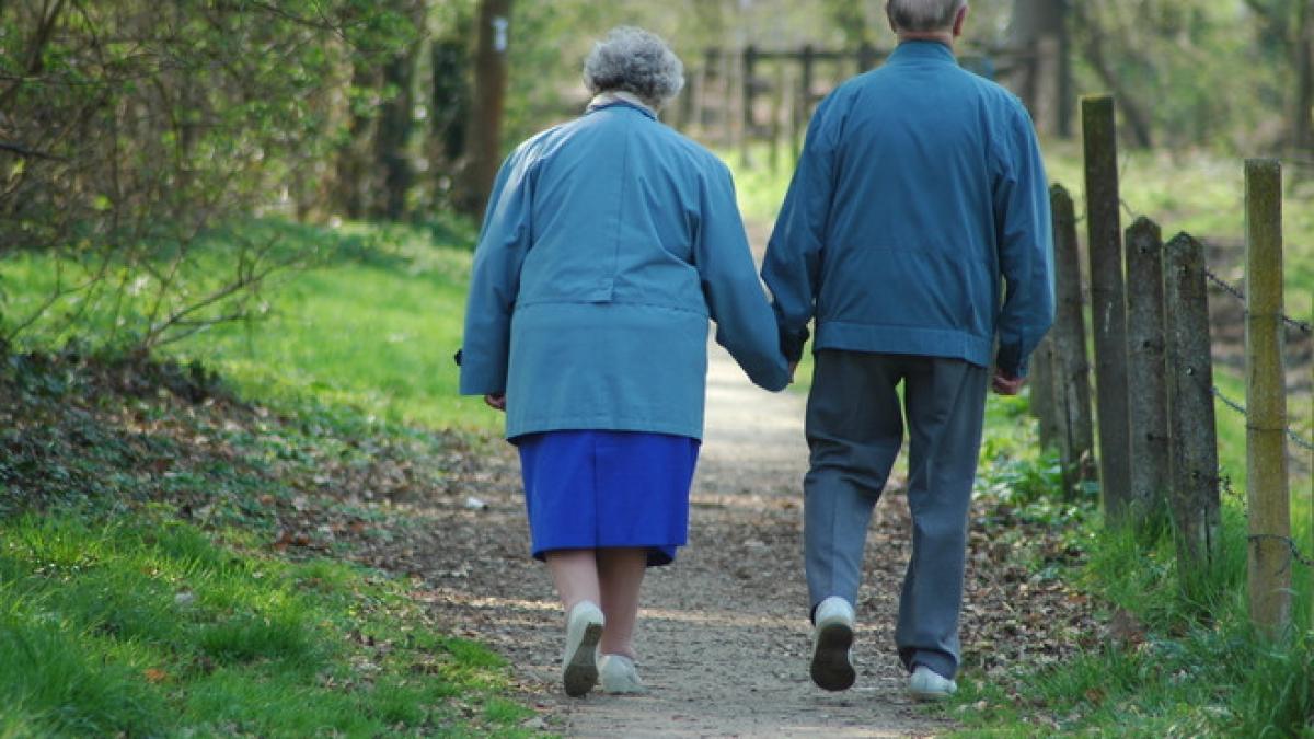 si a descoperit sotul mort in pat s a asezat langa el si politistii au fost socati de ce au