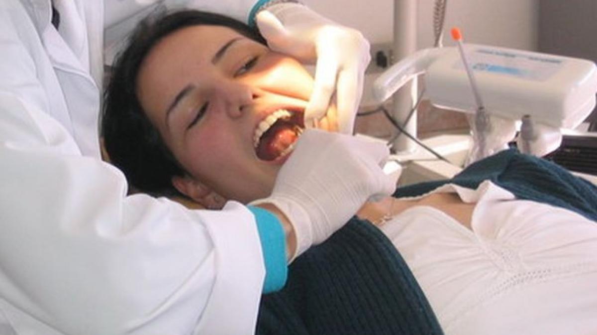 acuzatii grave la adresa unui medic stomatolog ce i a facut unei paciente care era sub anestezie