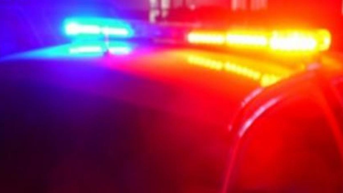 agent de politie din sua tras pe dreapta de o femeie dupa ce depasise viteza legala video