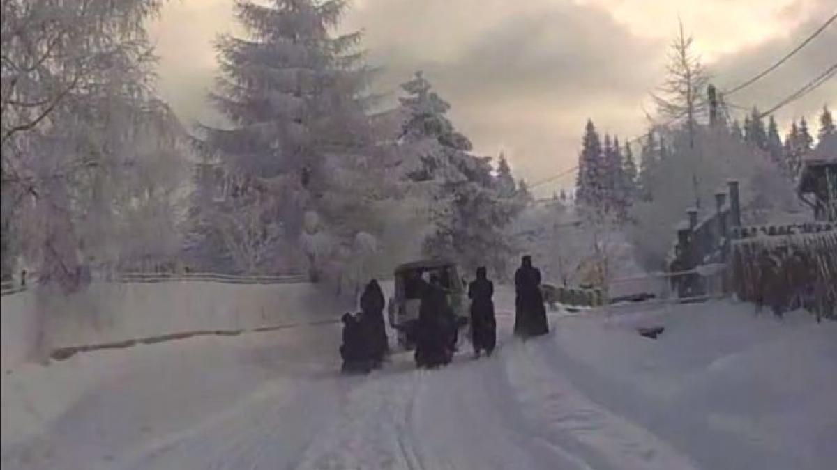 calugprite manastirea piatra fantanele