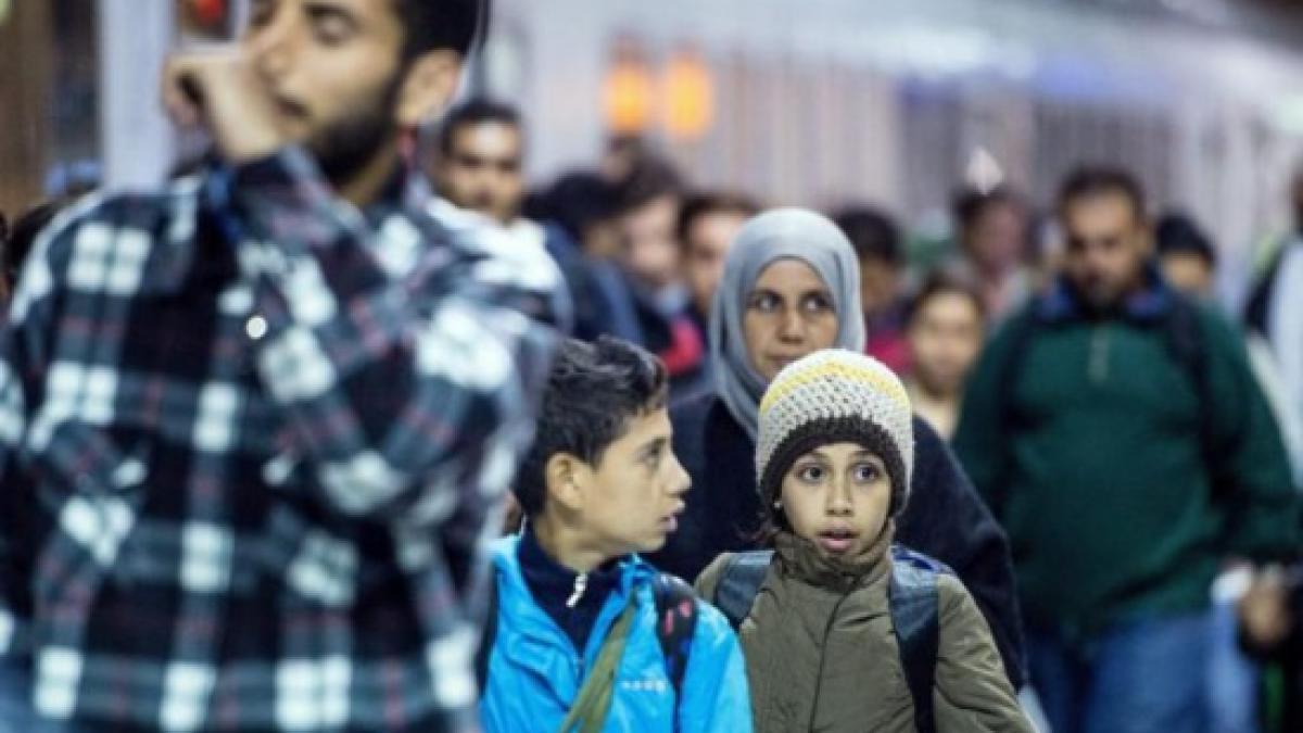 copii refugiati descoperiti ca munceau in fabricile a doua branduri renumite de haine