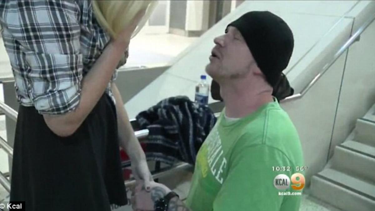 a cerut o in casatorie desi o vazuse doar in poze i s au taiat picioarele cand a intalnit o personal