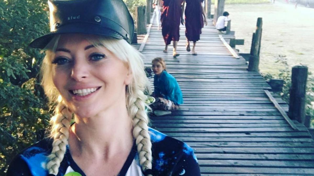 delia in lacrimi pe facebook ce a patit cantareata video