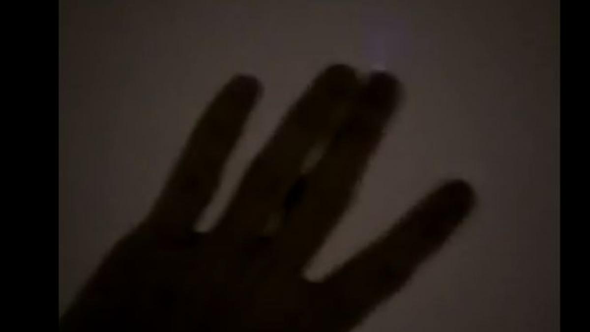 fenomen fabulos din mainile unui tanar a inceput sa tasneasca energie electrica