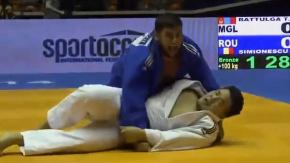 un sportiv roman accidentat socheaza am oferte de la alte tari sa le reprezint contra bani pentru