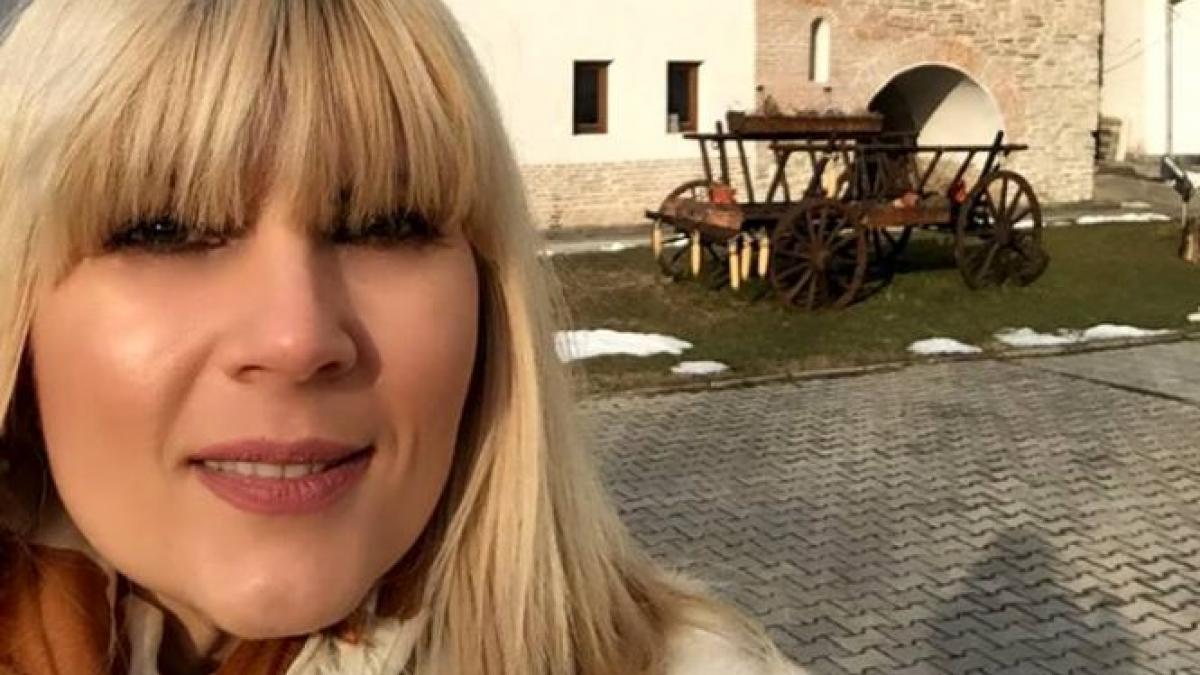 elena udrea selfie manastire