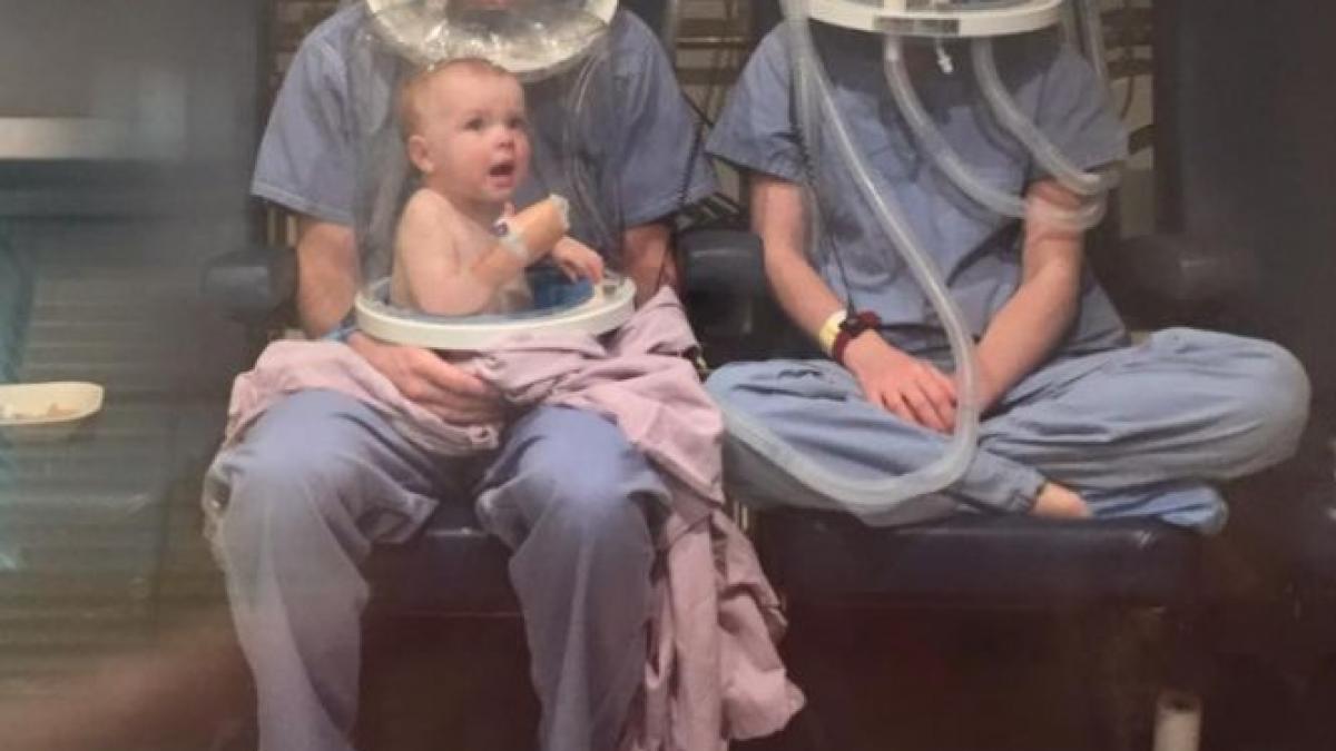 si au auzit copilul plangand si s au dat jos din pat apoi au ametit si le a venit sa vomite ce au