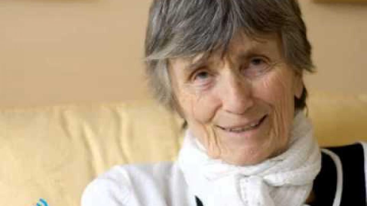 o romanciera celebra a murit la 77 de ani