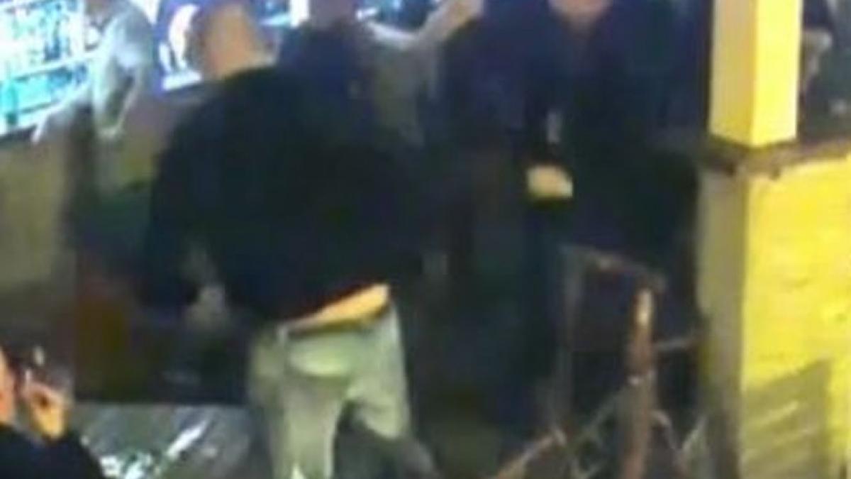 salvamontista batuta intr un bar de un interlop m a amenintat ca imi taie familia