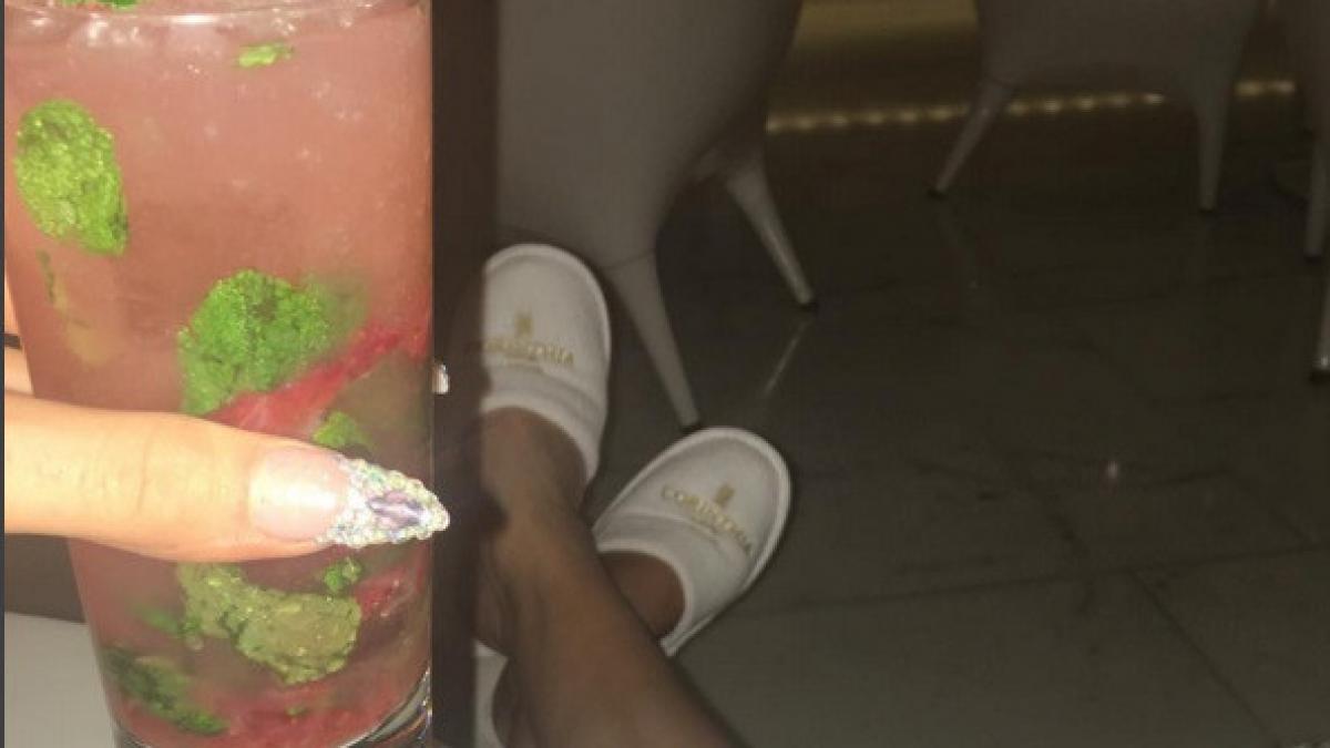 o vedeta x factor s a dus la spa si a comandat un cocktail cealalta poza a innebunit fanii