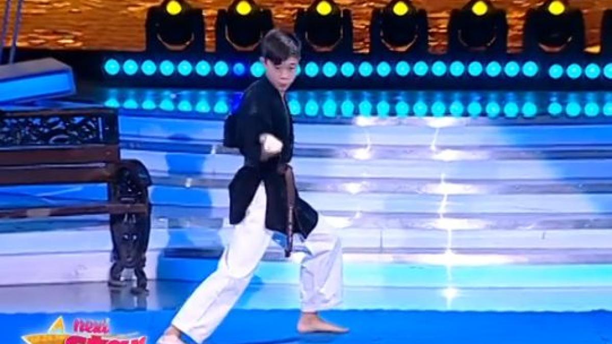 la doi ani a fost exmatriculat de la gradinita acum i a cucerit pe juratii de la next star