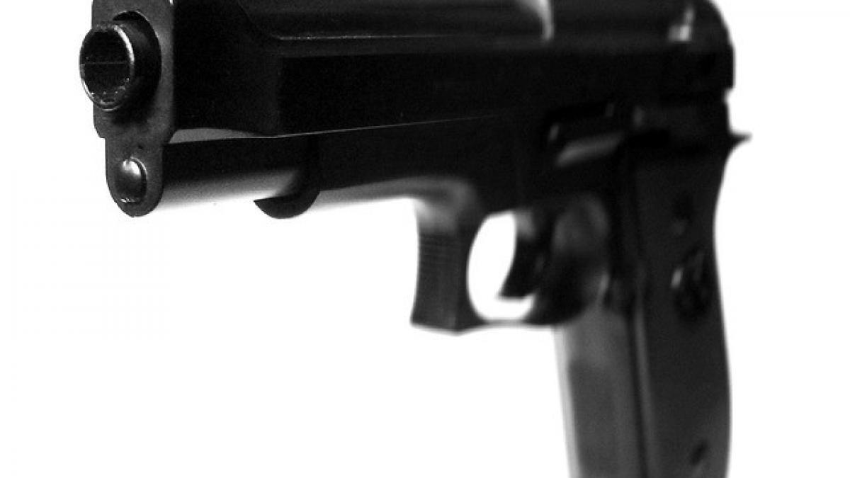 politistii de la circulatie au fost nevoiti sa traga 10 focuri de avertisment pentru a opri un